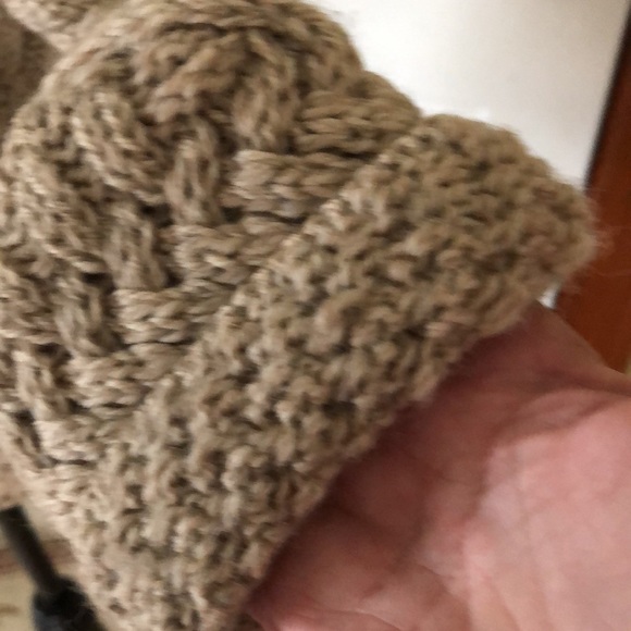 100% Merino wool sweater. Made in Ireland. Cable design, - Picture 3 of 5